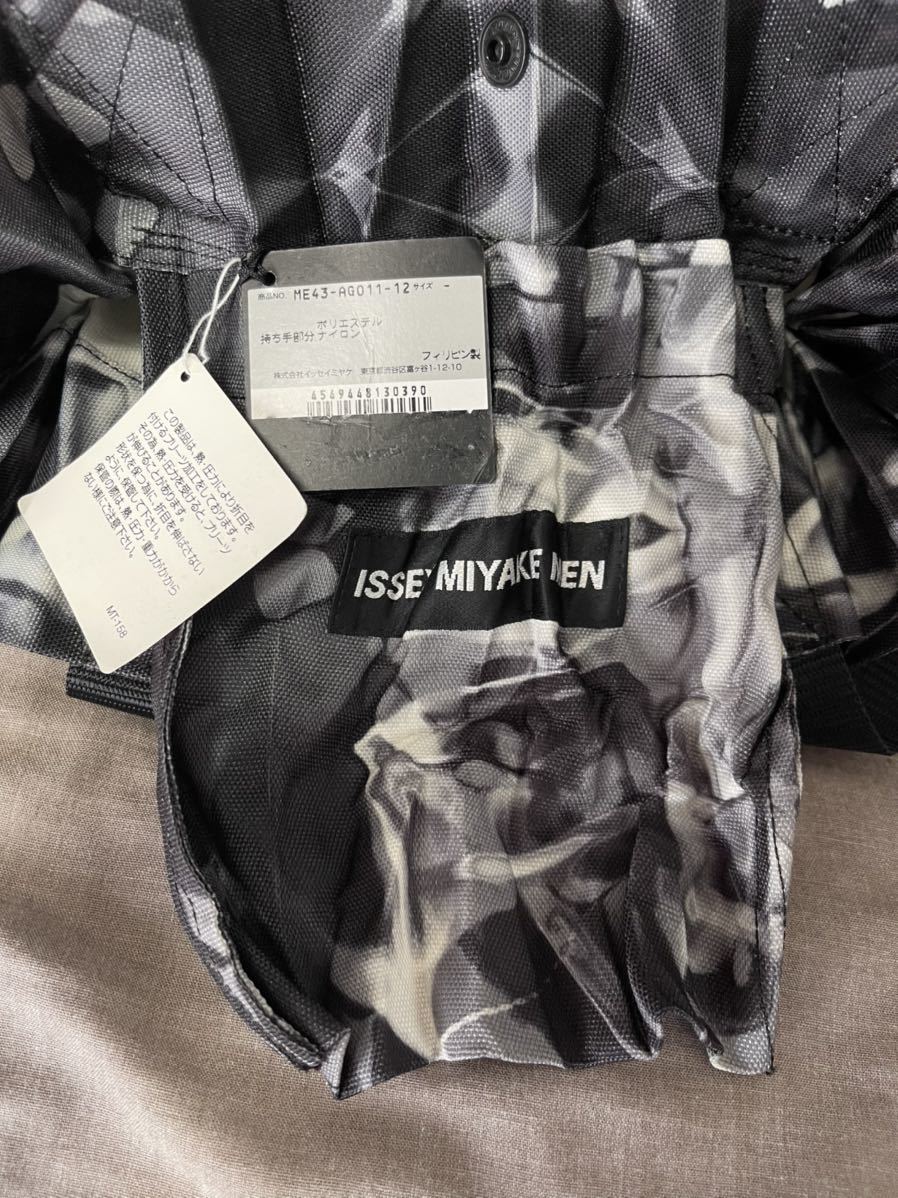 issey miyake men イッセイミヤケメン 絞りトートバッグ　プリーツ