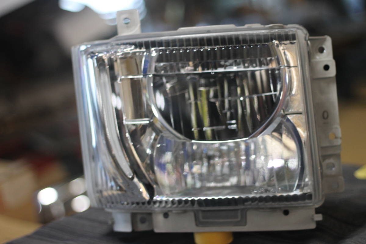 891 ISUZUいすゞ 純正品 ☆LEDヘッドライト☆(右) ギガ/フォワード