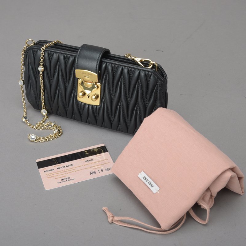 極美品 正規品 】miumiu チェーン ショルダーバッグ-