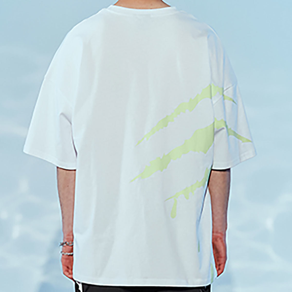 【 SUAMOMENT 】 ユニセックス オーバーサイズ バックプリント Tシャツ UNISEX CLAW MARKS NEON PRINT T-shirt ホワイトxイエロー_画像2