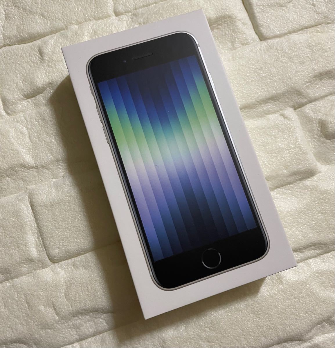 フリー♔ 新品 第3世代 スターライト 64 GB SIMフリー iPhone SE 3 ﹢フィルム