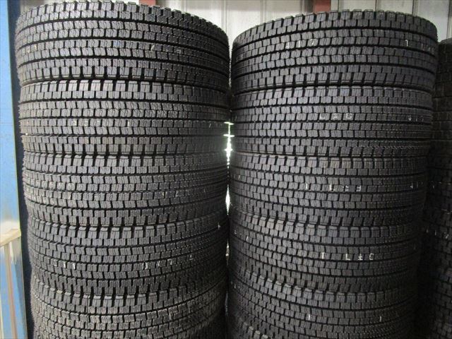 送料無料　新品スタッドレス　　245/70R19.5　DUNLOP　SP001　住金アルミ　19.5×6.75　8穴　JIS　12本セット　4軸低床_画像1