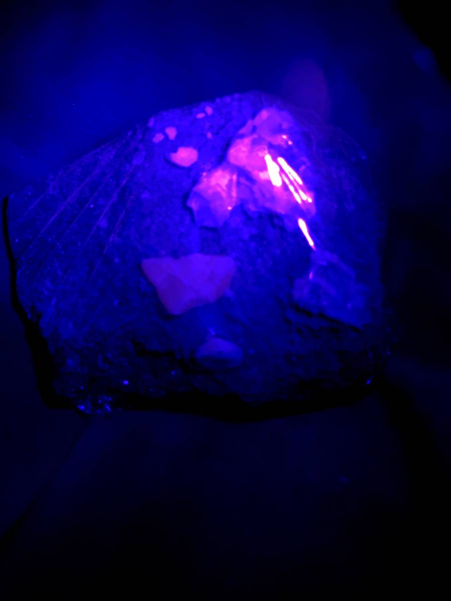 【超珍品】灰重石、エメラルド、方解石の共生（中国産鉱物標本）の画像10