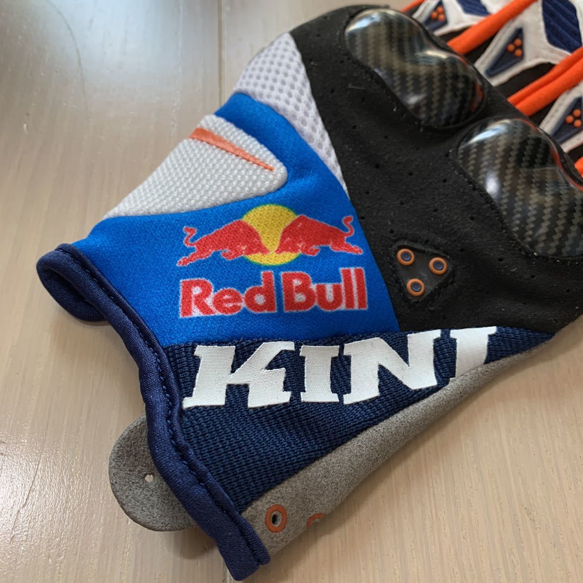 KINI Red Bull キニ レッドブル ナックルガード搭載ライディンググローブ M/9サイズ A40811-61_画像3