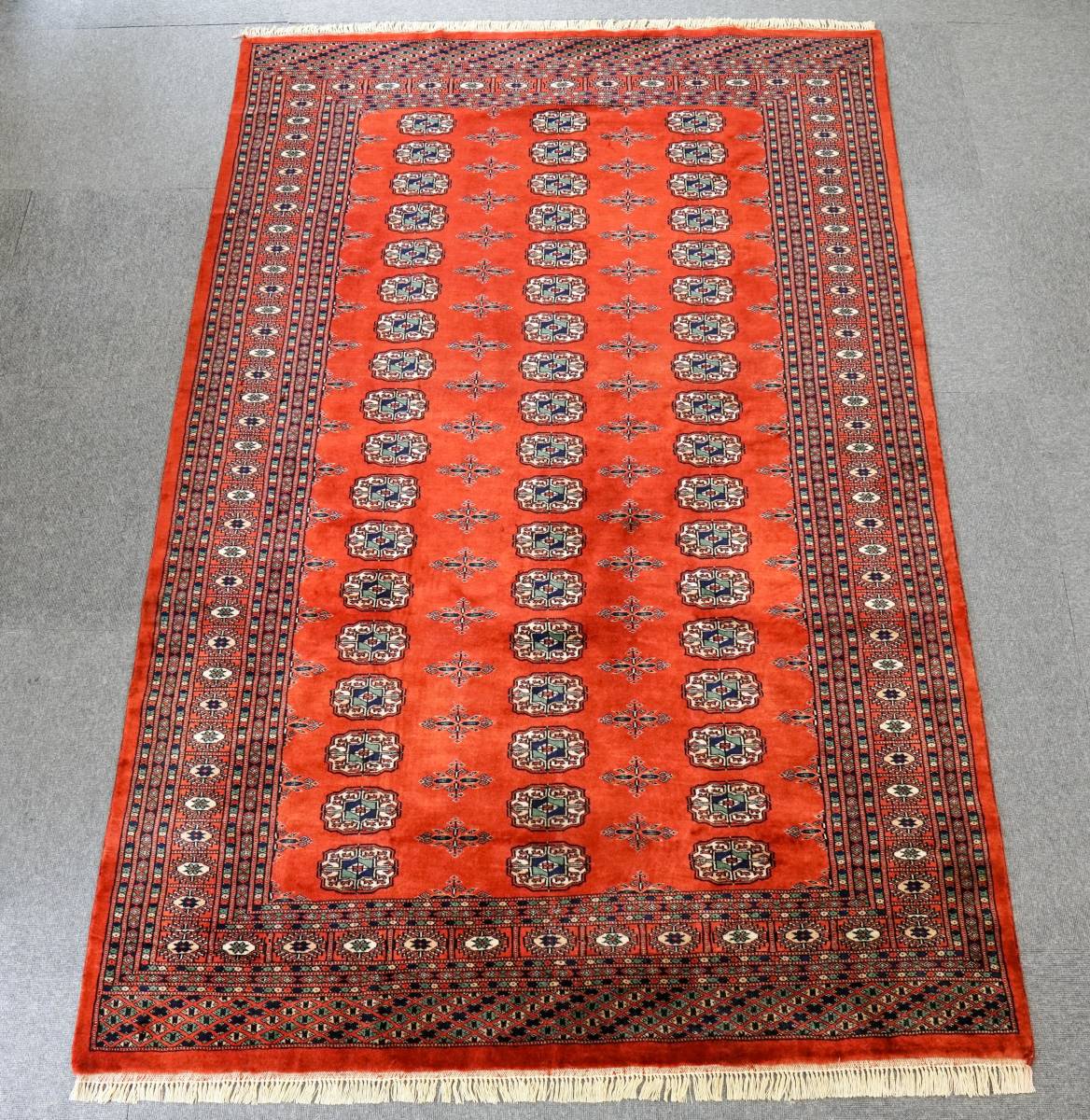ボハラデザインのパキスタン手織り絨毯 size:215×142cm リビングラグ 
