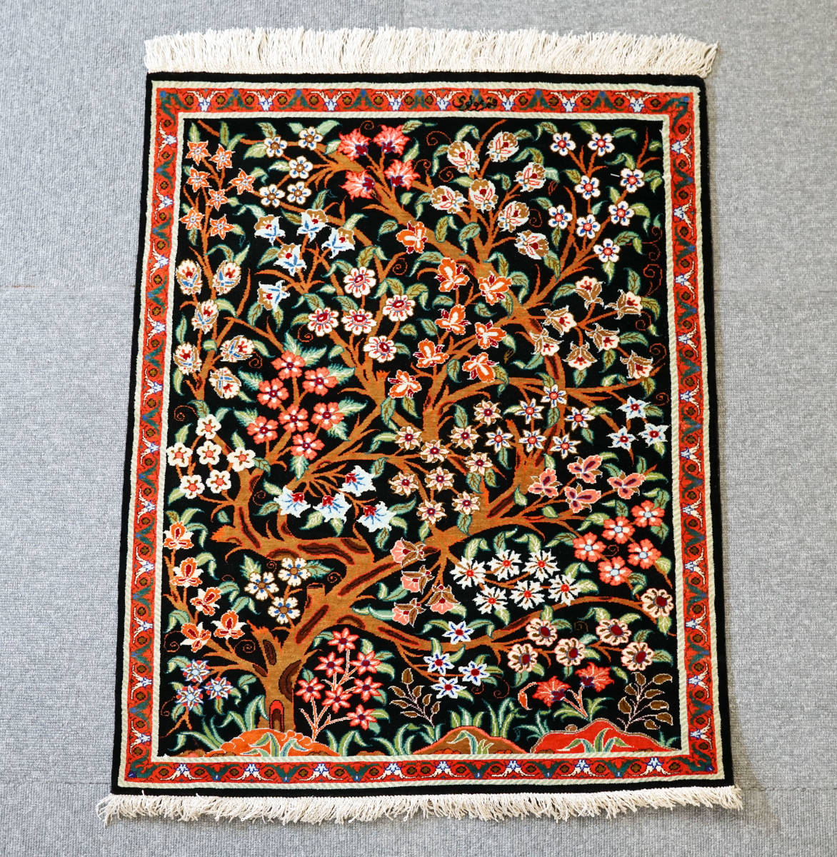 ペルシャ クム産シルクの手織り絨毯 [Tree Of Life] size:75×59cm