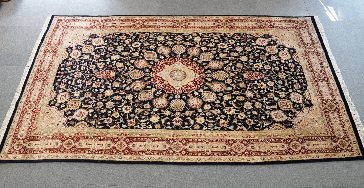 パキスタン手織り絨毯256×148cm　ダブルノット　リビングラグ ダークネイビー