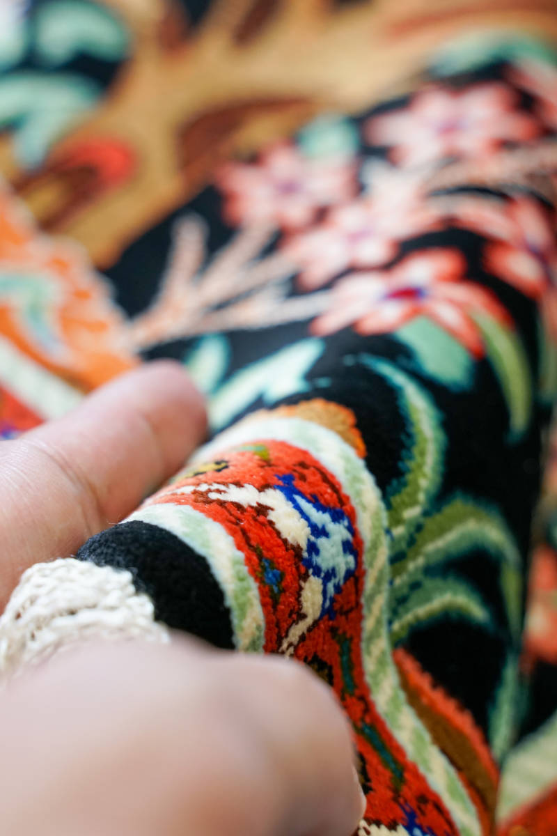 ペルシャ クム産シルクの手織り絨毯 [Tree Of Life] size:75×59cm
