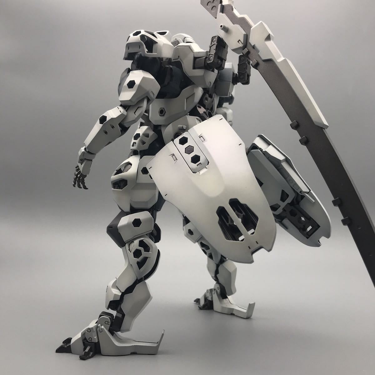 ヘキサギア ブイトール 全塗装済み 完成品 4