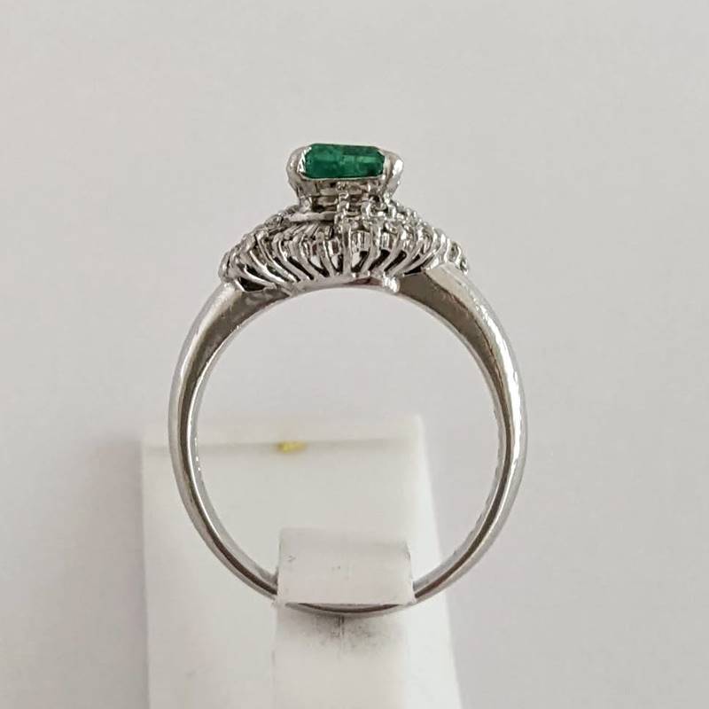ヤフオク! - Pt900 プラチナ エメラルド 1.43ct ダイヤモンド...