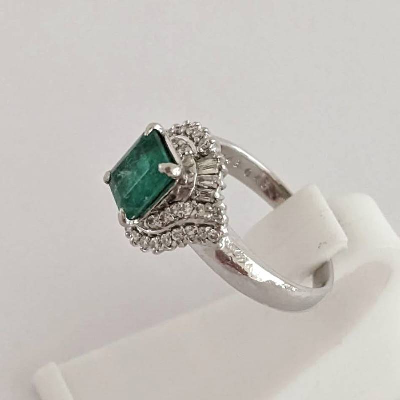 ヤフオク! - Pt900 プラチナ エメラルド 1.43ct ダイヤモンド...