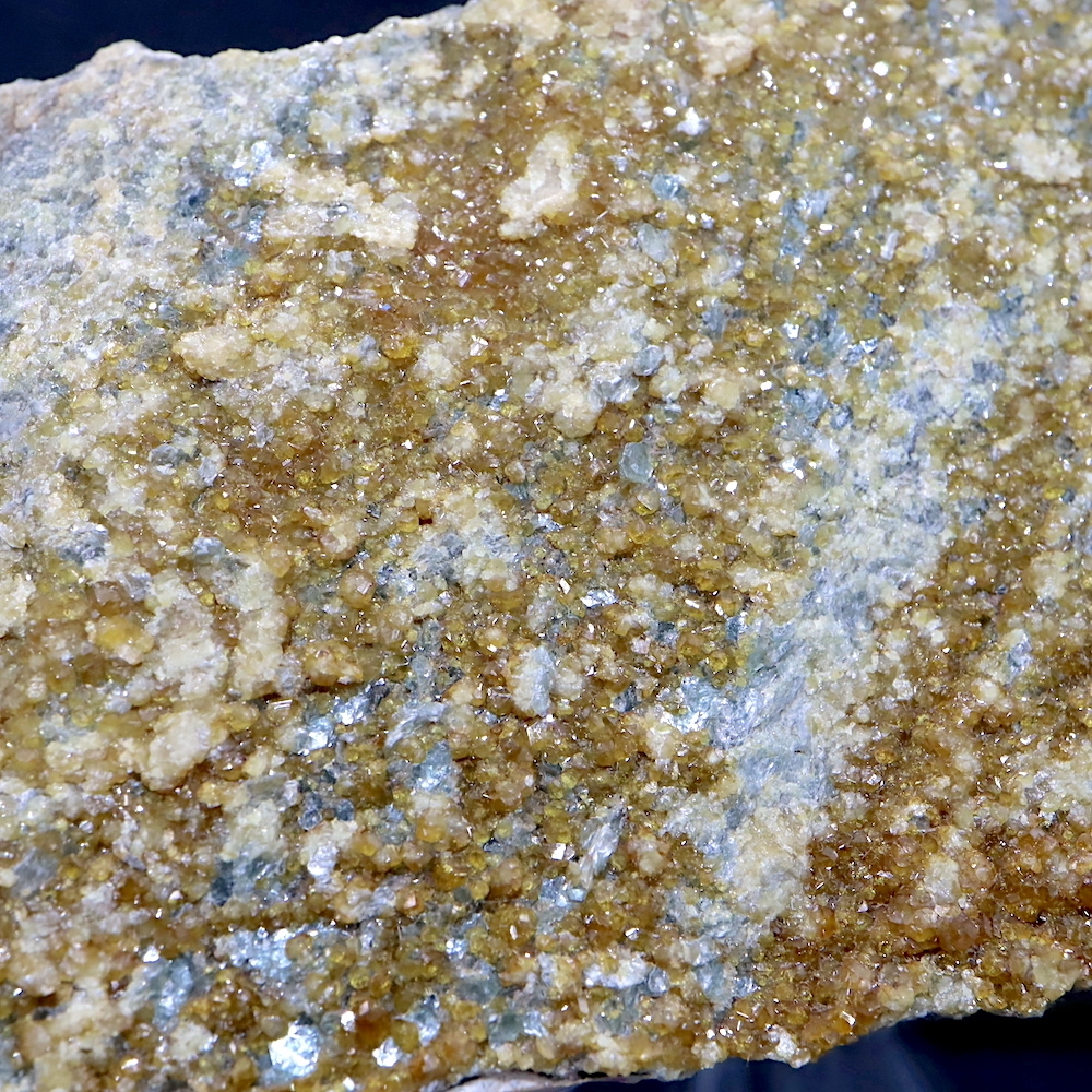 【送料無料】トパゾライト + クリノクロア ガーネット 灰鉄柘榴石 原石 364,6g AND105 鉱物 標本 原石 天然石