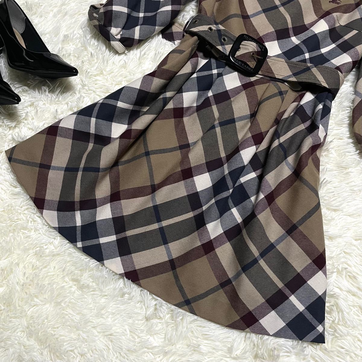 美品★BURBERRY BLUE LABEL バーバリーブルーレーベル ワンピース ベルテッド チェック ホース刺繍 38 M 【返品交換不可】 LABEL】美品 ブルーレーベル ワンピース 38号 チェック 【BLUE ひざ丈ワンピース