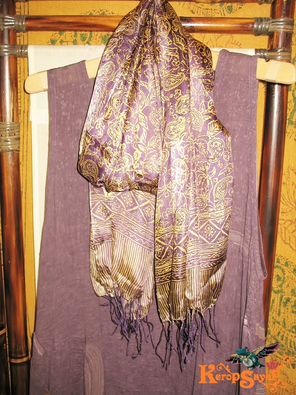 上品な光沢☆単色バティックサテンシルクストールスカーフ M-D紫パープル silk絹100％天然素材 ろうけつ染め バリ雑貨 90×150㎝