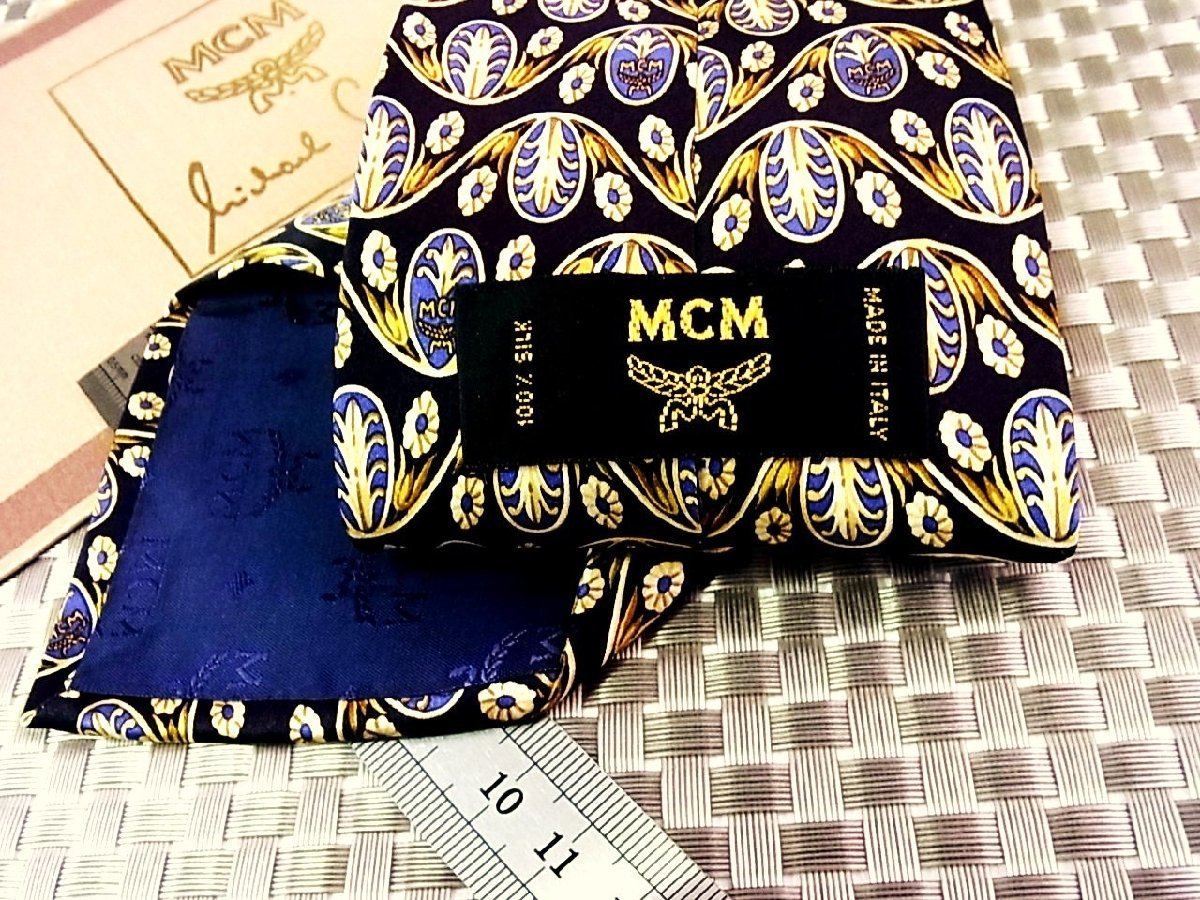 ♪0161S/W♪新品【花 装飾 柄】エムシーエム【MCM】ネクタイ_画像2