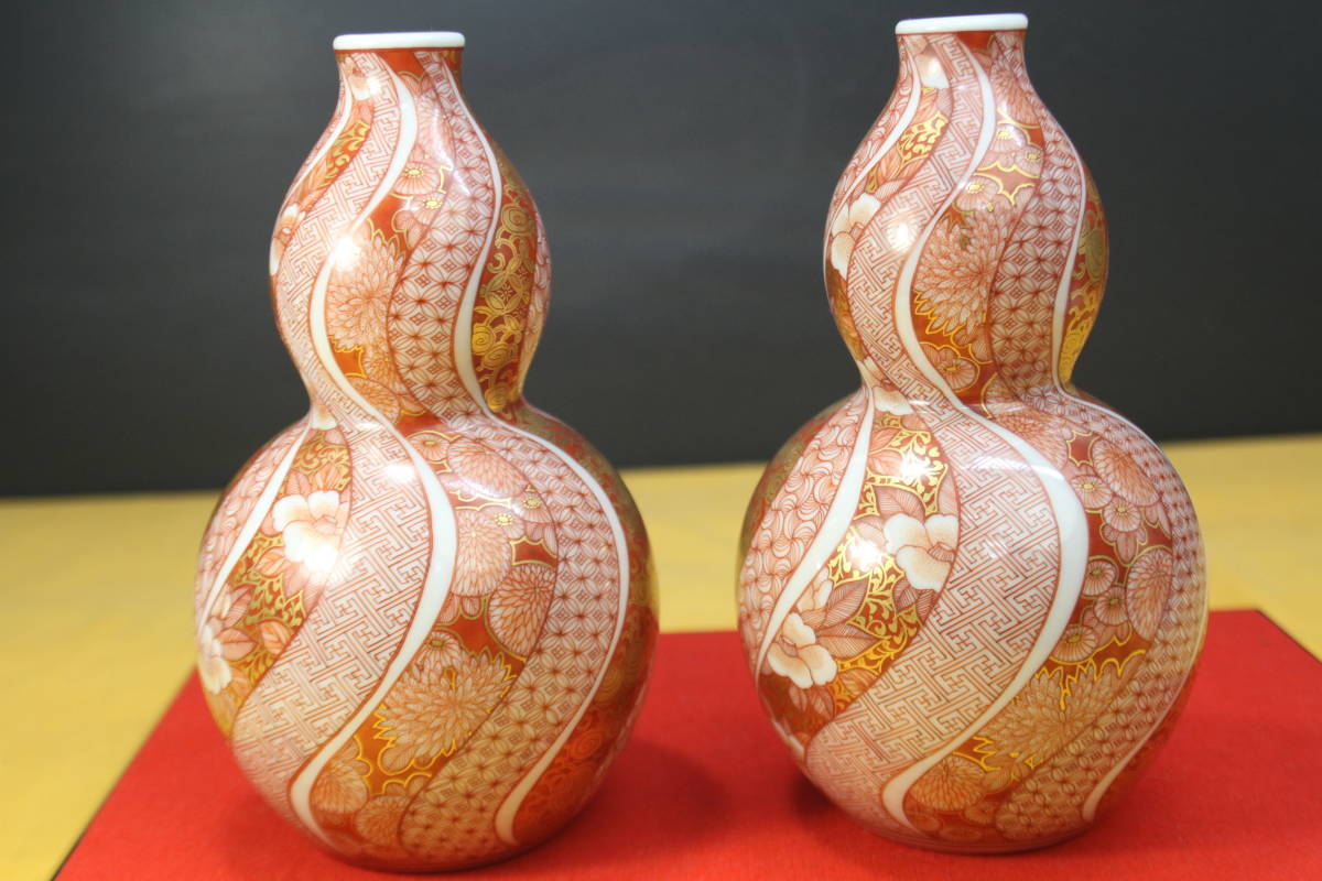 [ confidence .] Kutani *[ Fukushima . mountain red small . fine pattern gold paint sake bottle one against ]* less shape culture fortune ] japanese ..: also box also cloth ./ unused / beautiful . red . gold paint genuine article guarantee!! work of art 