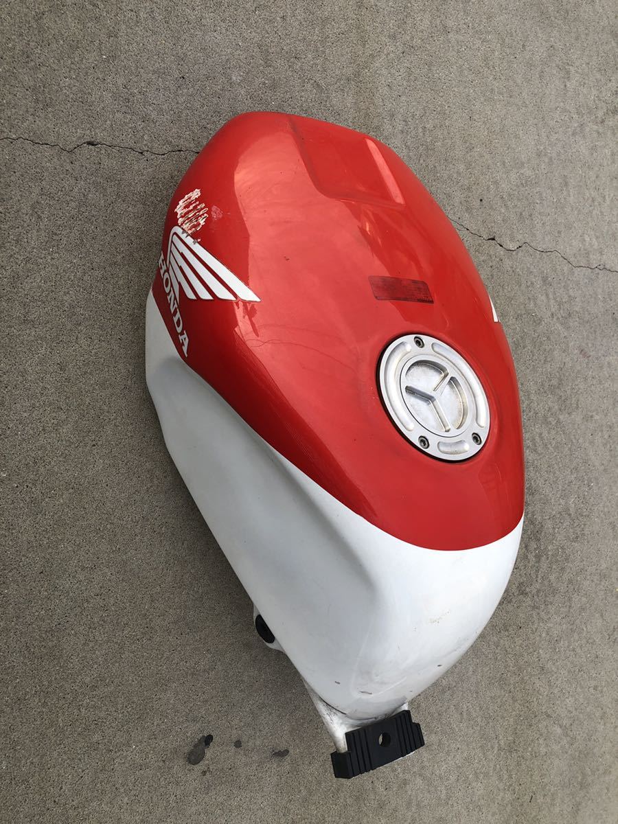 MC21 フューエルタンク ガソリン ホンダ NSR250 赤白 内部はキレイ MC21 フューエルタンクガソリン ホンダ NSR250 赤白内部はキレイ