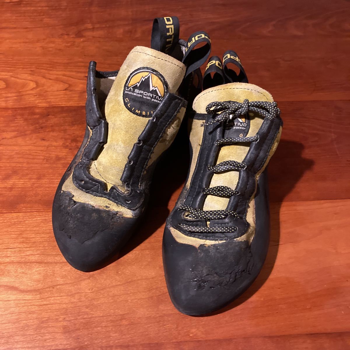 人気ブランドの 新品未使用 SPORTIVA クライミングシューズ EU34.5