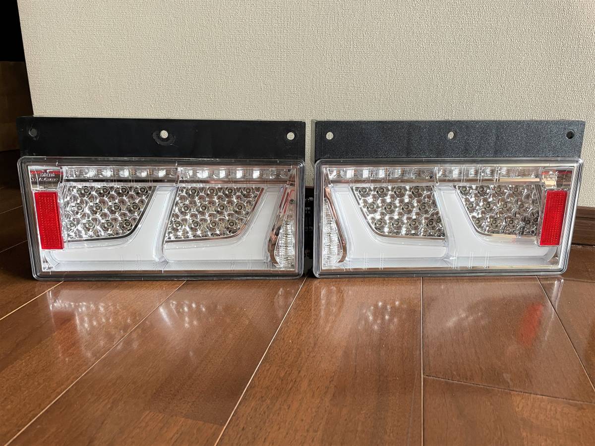 美品 小糸 LEDテールランプ LEDRCL-24R2C/L2C コイト KOITO 2連 左右