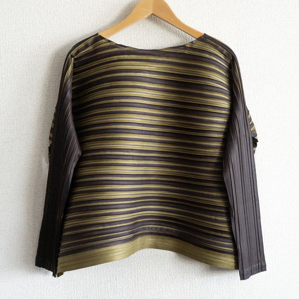 未使用品】22ss PLEATS PLEASE GLOW 横プリーツ トップス www