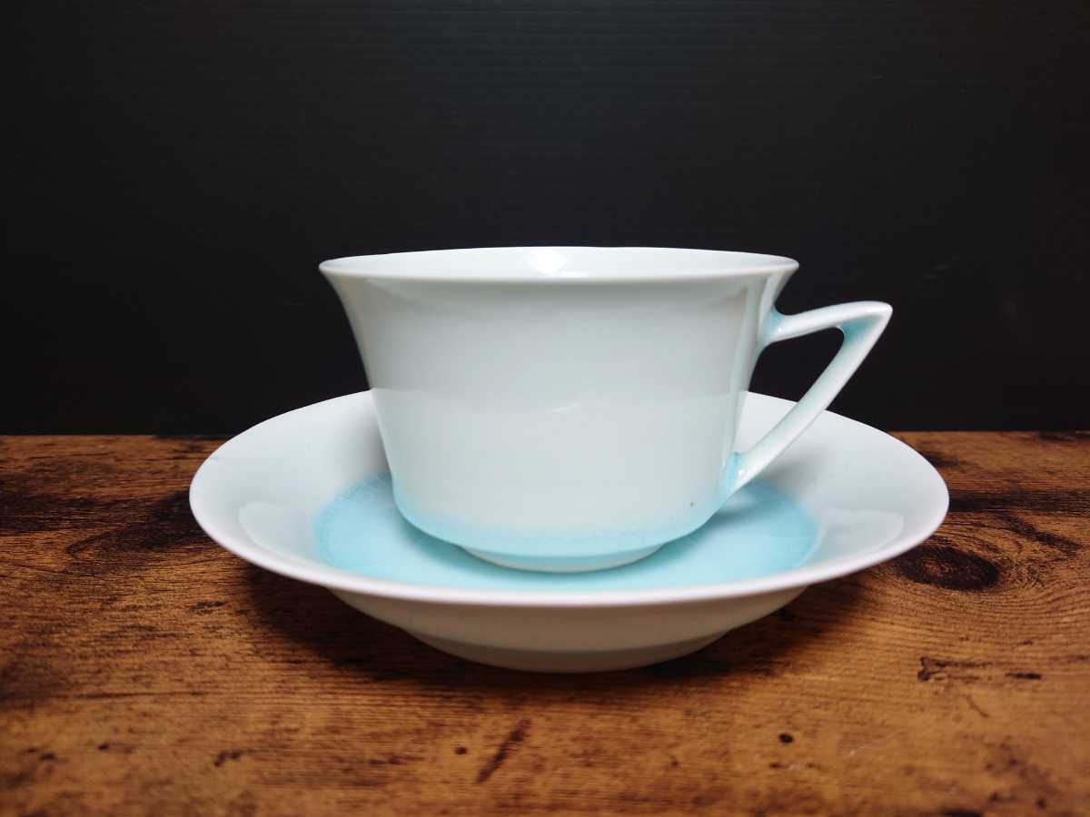 [ Kubota thickness .] blue white porcelain . plate also box also cloth cup and saucer ②