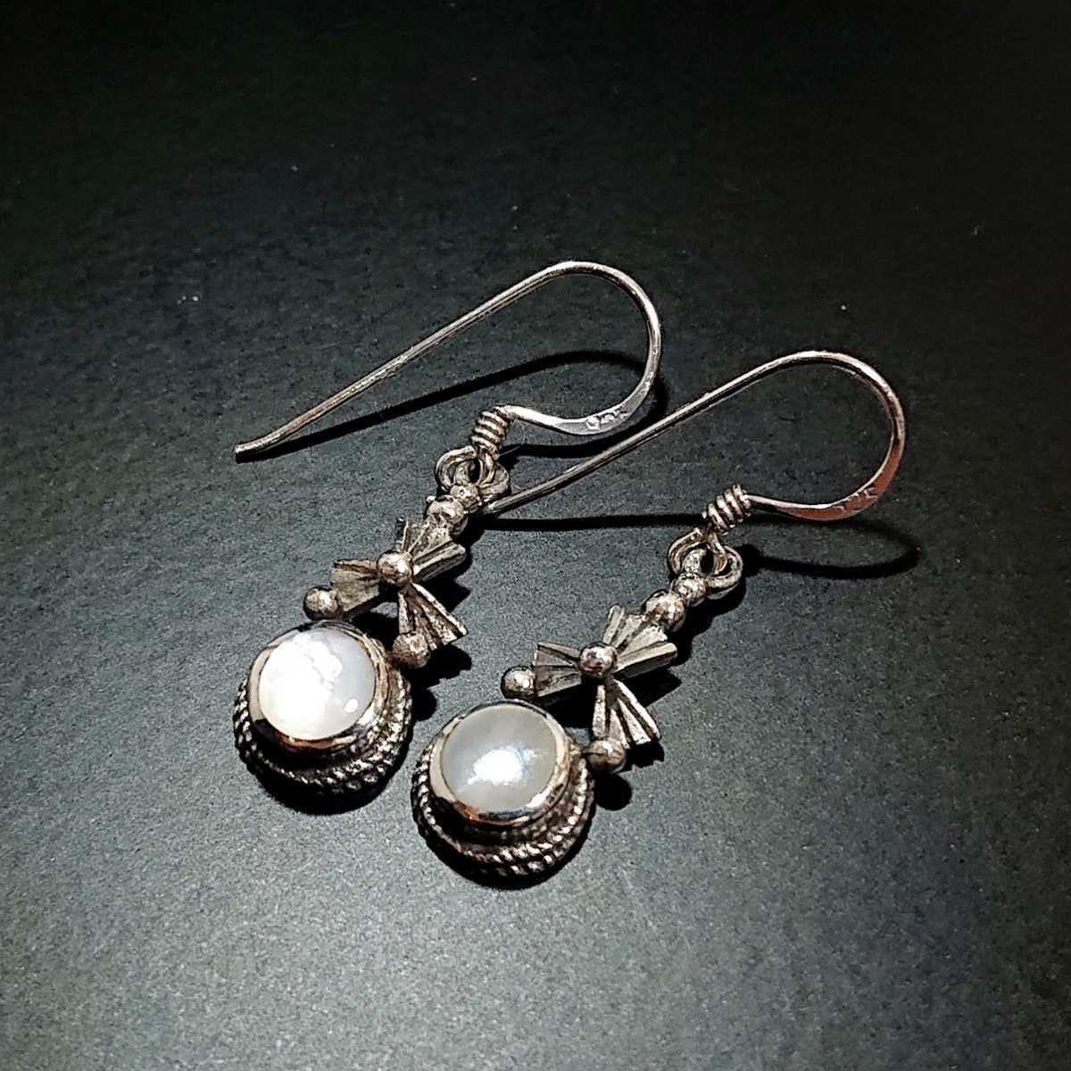 5679 SILVER925 ミニ ホワイトシェルピアス シルバー925 天然石 白蝶貝 小 ハンドメイド インディアンジュエリー ヴィンテージ 可愛い☆ _画像5