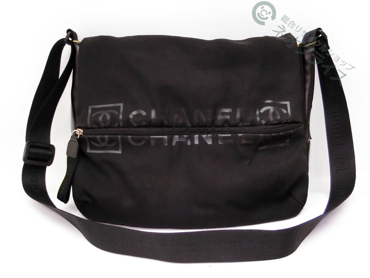 ポケットいっぱい シャネル CHANEL ロゴ スポーツライン