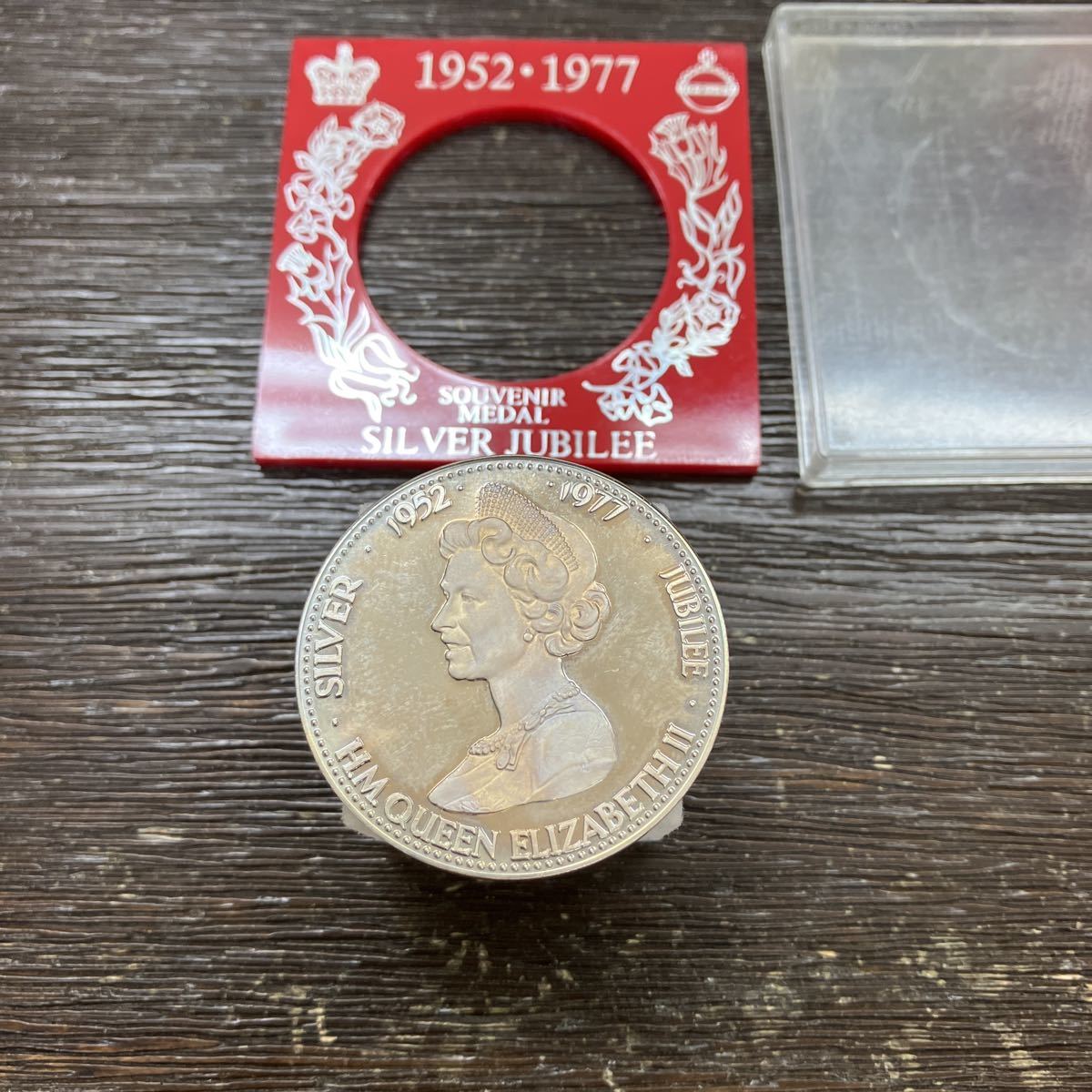 エリザベス2世 SOUVENIR MEDAL SILVER JUBILEE 1952・1977 記念硬貨