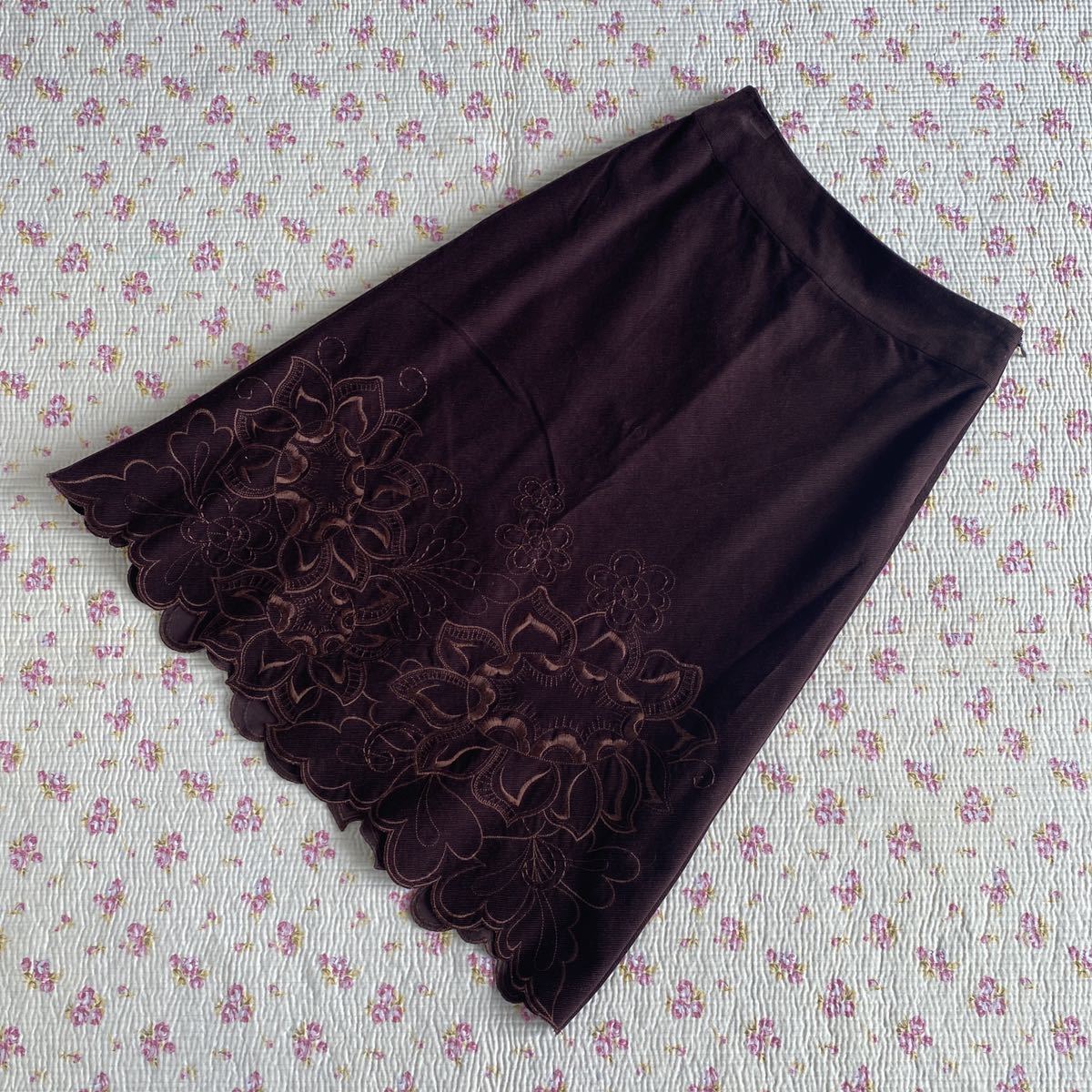 ローラアシュレイ 花柄 刺繍 スカート 7 W64 丈66 未使用に近い DMW