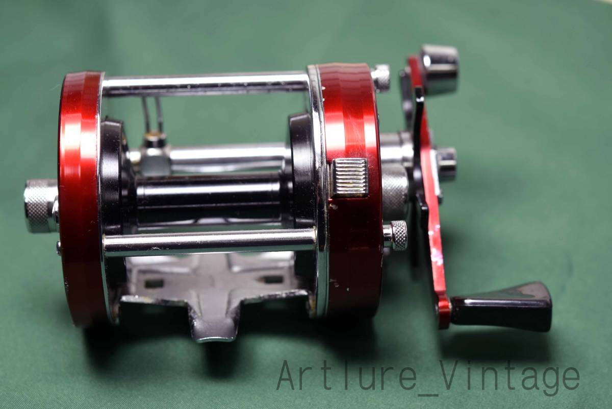 VINTAGE ABU AMBASSADUER 7000 RED 1978年(780501)【Y2372-360】アブ アンバサダー 7000 オールド ベイト リール_画像2