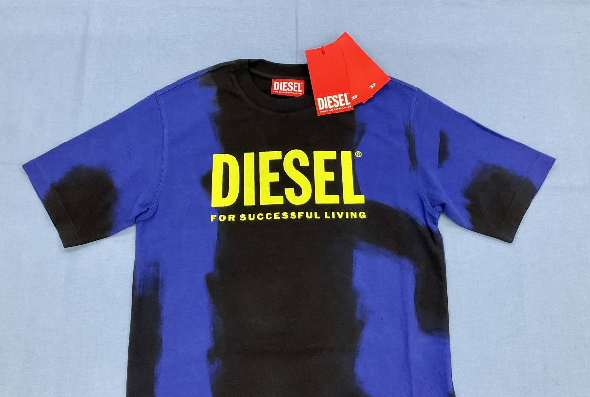 ディーゼル　キッズ　Tシャツ 1122　サイズ8Y(8才)　個性的なデザインに定番ロゴ　ブルー　新品　プレゼントにも　DIESEL kids J00843