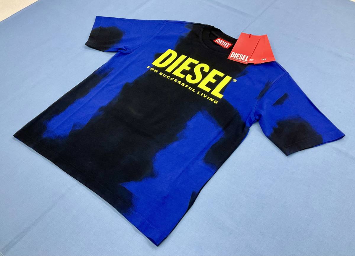 ディーゼル　キッズ　Tシャツ 1122　サイズ8Y(8才)　個性的なデザインに定番ロゴ　ブルー　新品　プレゼントにも　DIESEL kids J00843