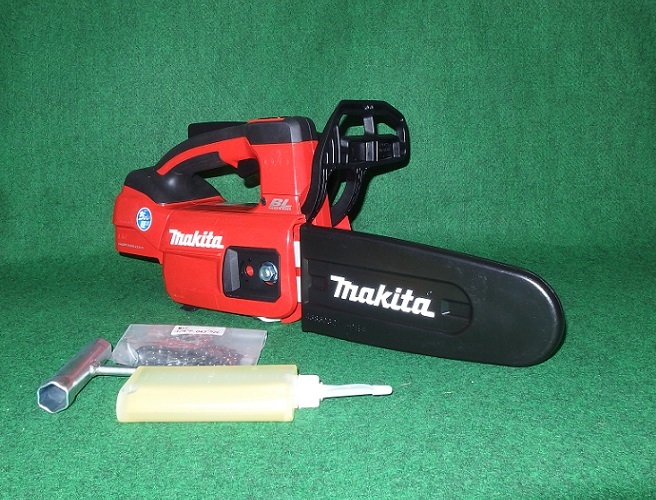 マキタ MUC204HDZR 18V充電式チェーンソー ガイドバ－長さ200mm M11専用薄型カービングバ－仕様 赤 バッテリ・充電器別売 ちょい軽 新品_画像1