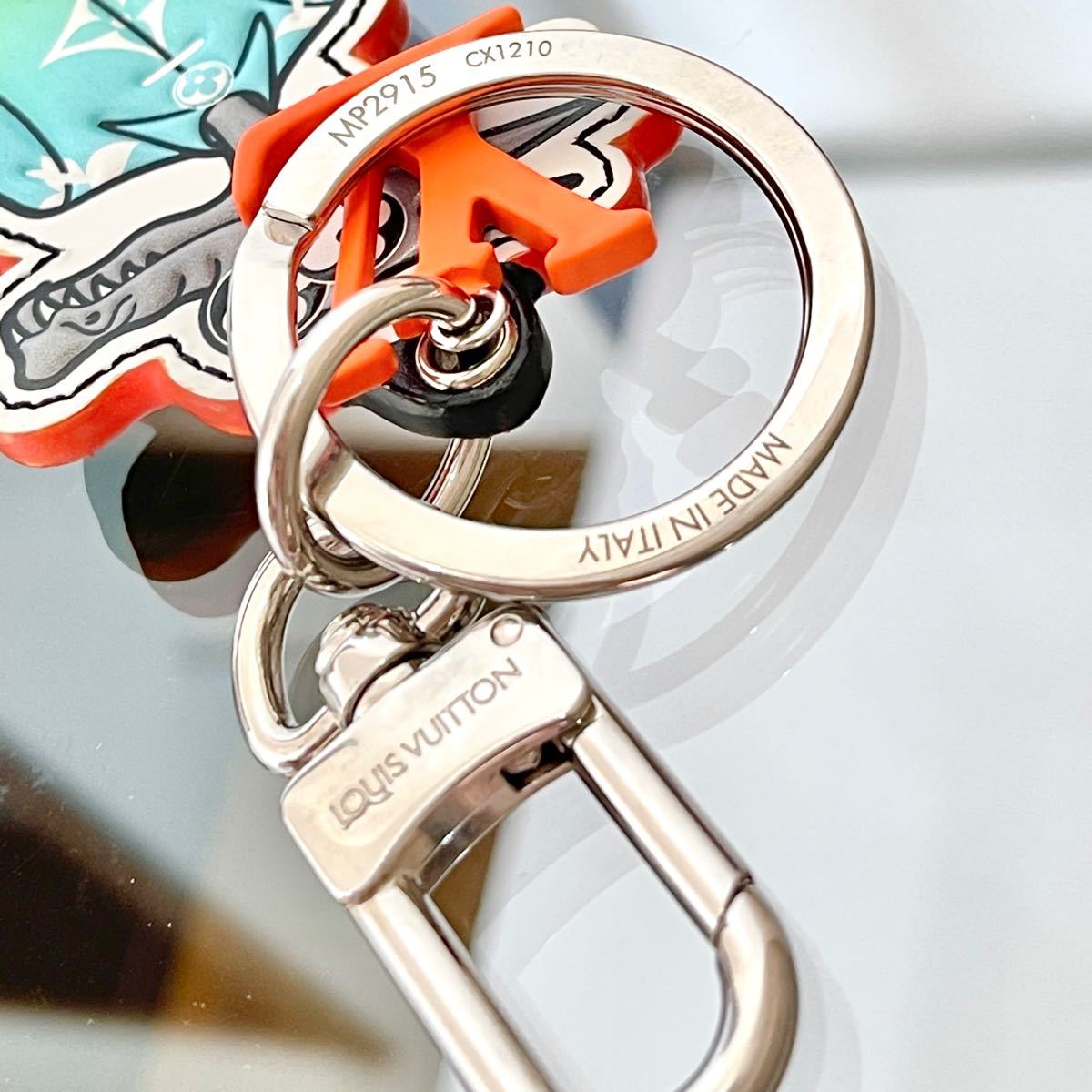 ルイヴィトン キーホルダーポルトクレ LV ウルフ キーホルダー ルイヴィトン キーホルダーポルトクレ LV ウルフ キーホルダー