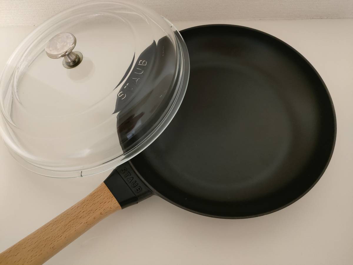 Staub ストウブ ウッドハンドルフライパン 26cm ブラック つやナシ ドーム形状のガラス蓋付き