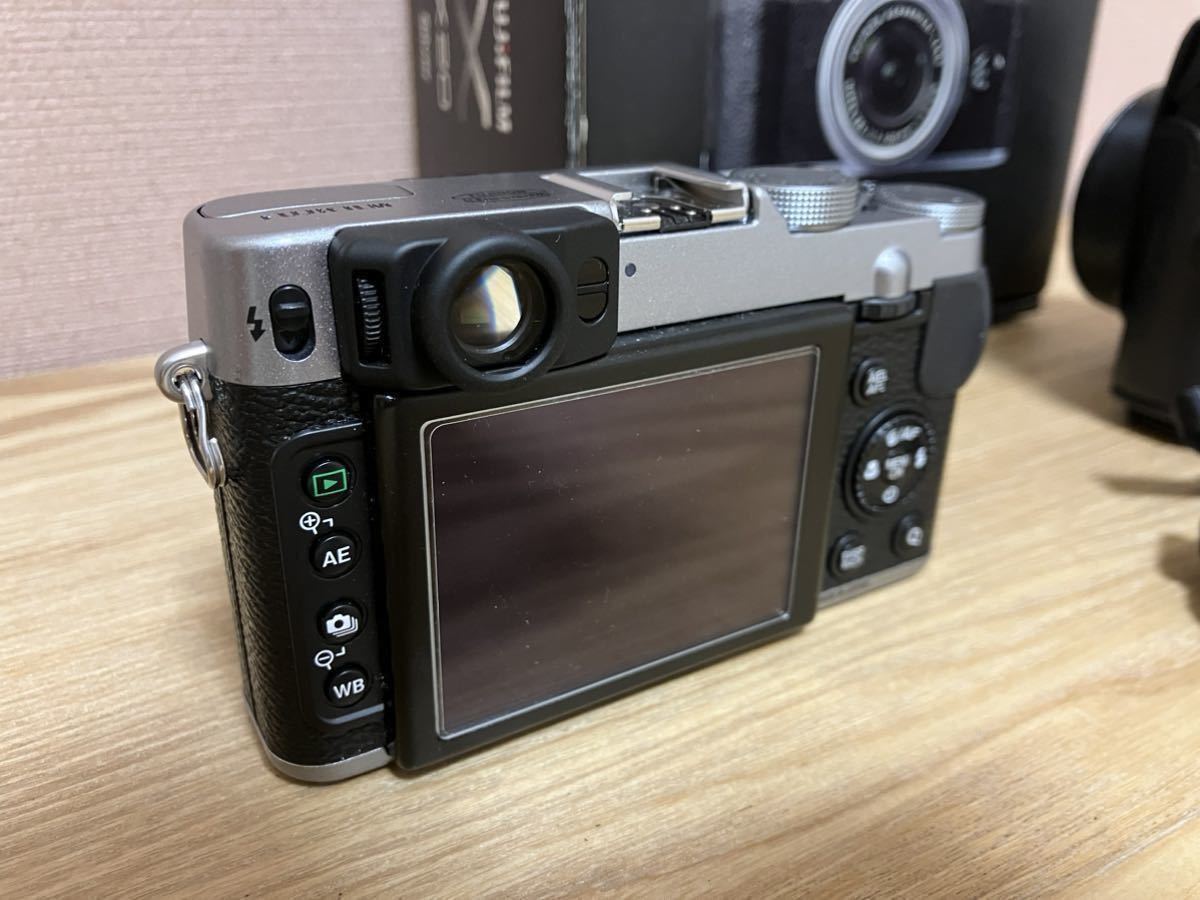 美品 FUJIFILM 富士フイルム X20 シルバー 純正レザーケース付き