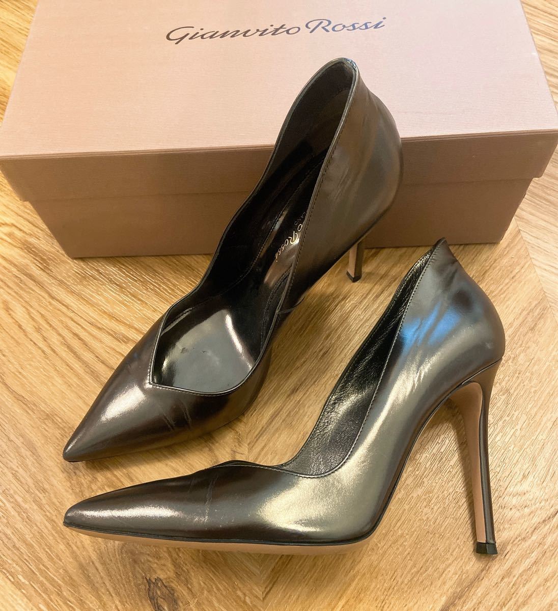 ジャンヴィットロッシ Gianvito Rossi メタリックパンプス