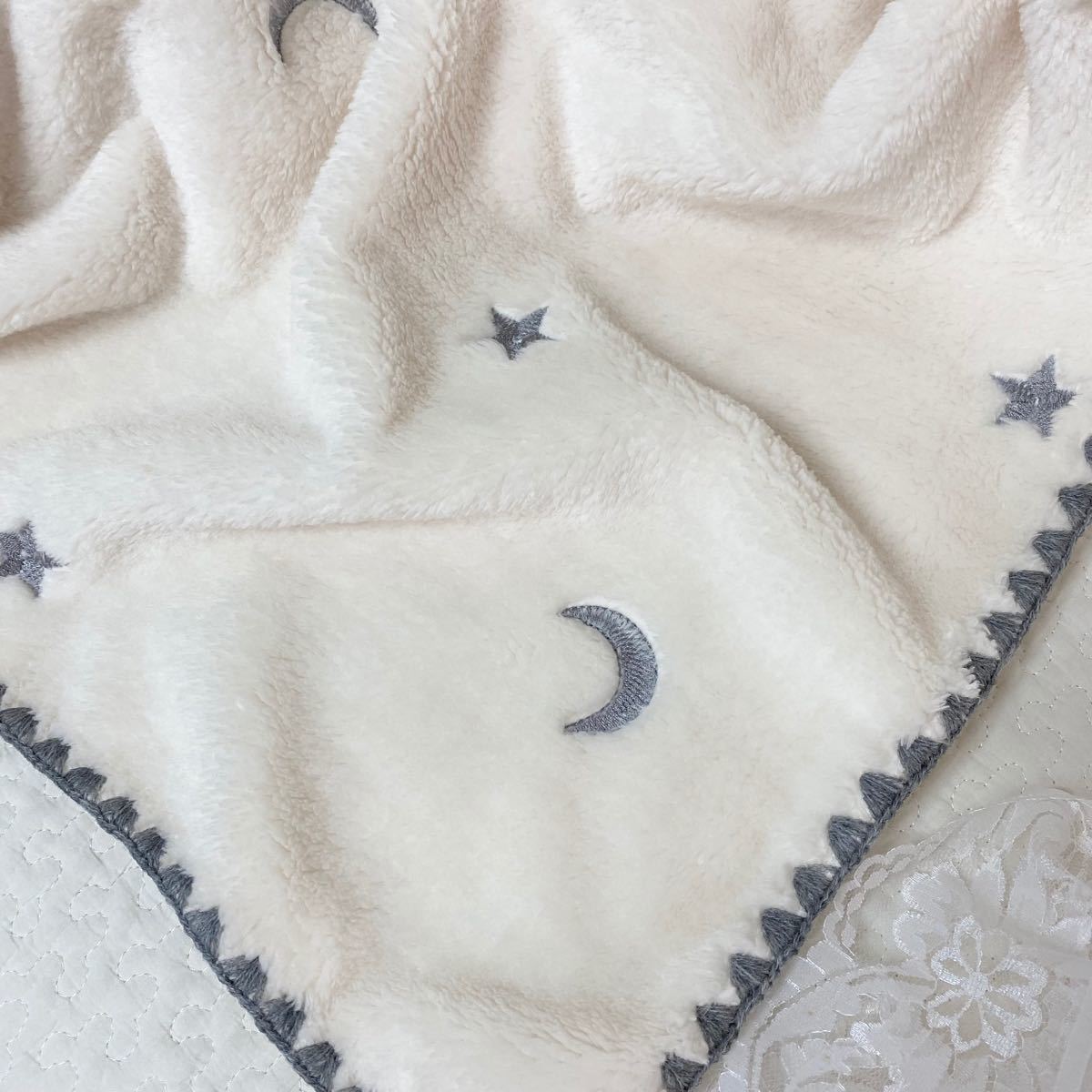 新品　韓国イブル　星と月刺繍ファーケットブルーグレー　ベビーイブル　おくるみ　ブランケット　イブル　寒暖差対策70×90
