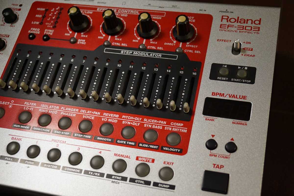 Roland ローランド EF-303☆DJエフェクター Groove Effects