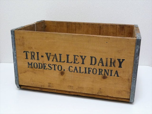 USA　カリフォルニア州　TRI-VALLEY DAIRY　アンティーク木箱　ミルク運搬　収納に　インテリアに　棚 ウッドボックス_画像1