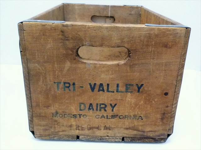 USA　カリフォルニア州　TRI-VALLEY DAIRY　アンティーク木箱　ミルク運搬　収納に　インテリアに　棚 ウッドボックス_画像2