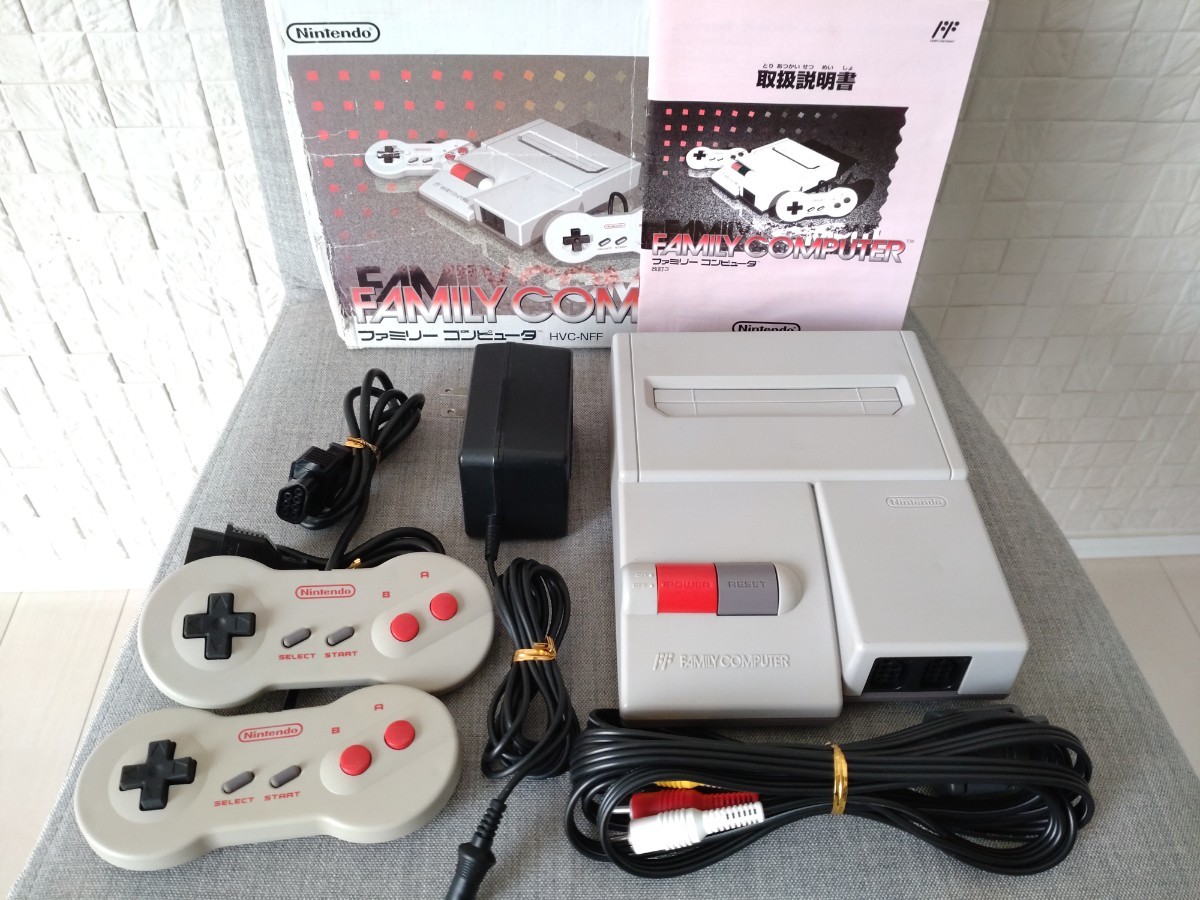 状態良好　任天堂 ニューファミコン　本体一式　すぐに遊べます　NEWファミコン　箱　取扱説明書　そろい