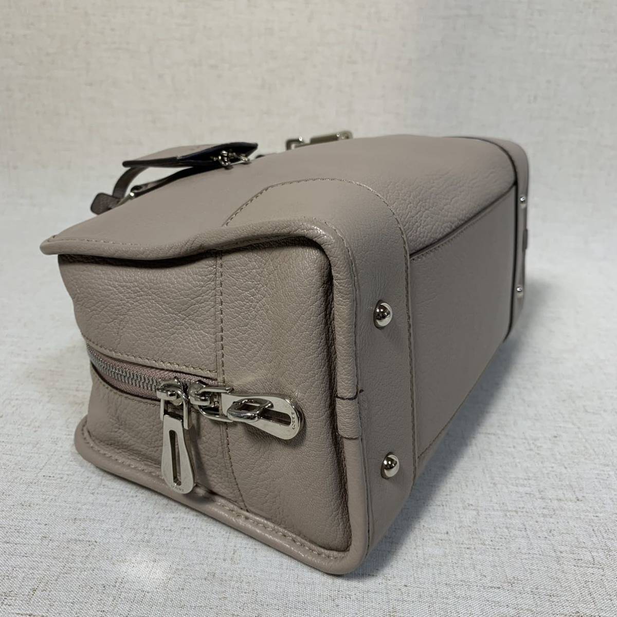 49B37|美品|ロエベ アマソナ28 アナグラム ハンドバッグ グレージュ