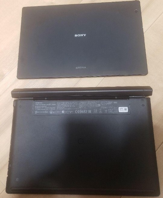 SONY Xperia Z4 Tablet  キーボードBKB50 セット