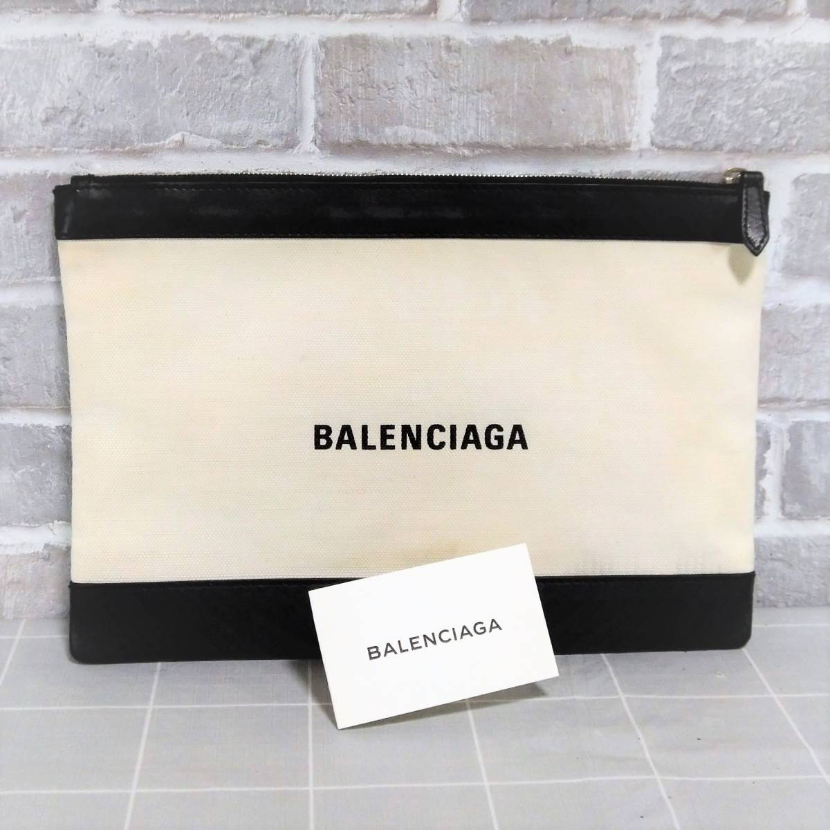 【お買い得！】 バレンシアガ　新ロゴ　ナチュラル×ブラック　ネイビークリップ　美品！　クラッチバッグ　キャンバス かばん、バッグ
