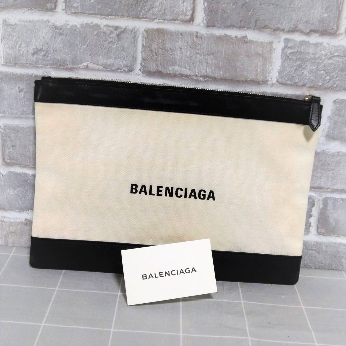 バレンシアガ 新ロゴ ナチュラル×ブラック ネイビークリップ 美品