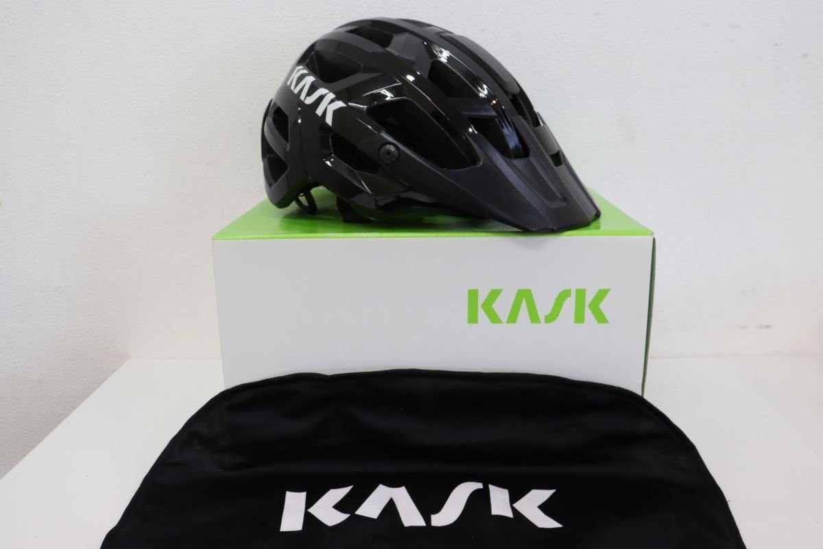 人気商品】 △KASK カスク 未使用品 52-58cm Mサイズ ヘルメット Nero