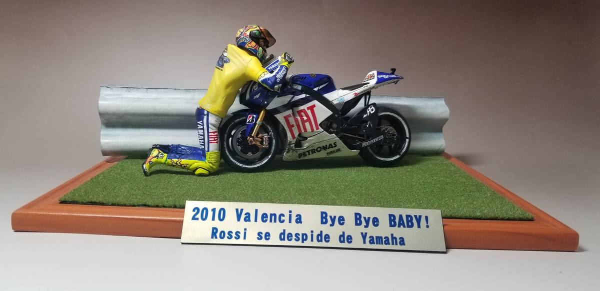 タミヤ 田宮 1/12 YZR-M1 2010 ロッシフィギュア改造 塗装済み完成品 VR46 Valentino Rossi