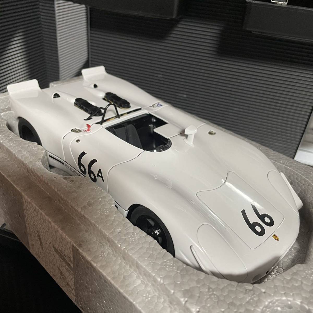 絶版激レア！未展示品　オートアート1/18 ポルシェ908/02 HOLTVILLE1970 スティーブマックウィーン_画像1