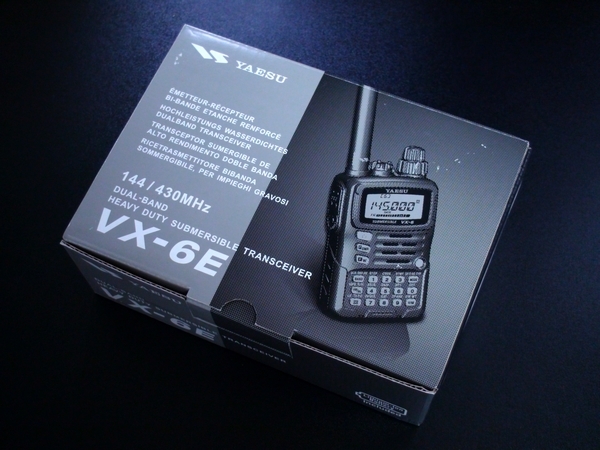 YAESU 八重洲無線 VX-6E [50MHz/144MHz/430MHz FMハンディトランシーバー] 海外仕様 逆輸入無線機